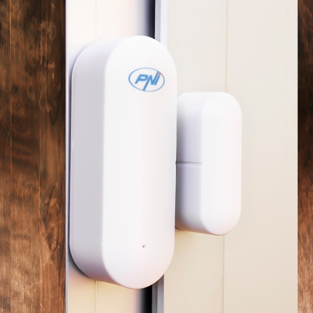 Contact magnetic inteligent PNI Safe House PG07 pentru monitorizare usi si ferestre prin internet, compatibil cu aplicatia Tuya, stand alone sau asociat la sistemul de alarma PNI PG600, PNI HS650 si H
