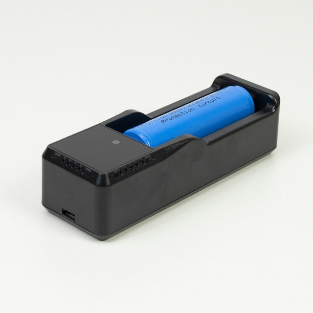 Lanterna PNI Adventure F300 cu LED in 3 culori, alb, rosu, verde, IP68 waterproof, distanta 500 m, flux luminos 540 lm, acumulator 18650 3000mAh inclus, incarcator pentru acumulator inclus, functie zo