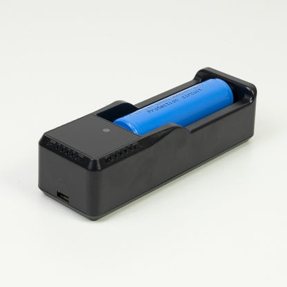 Lanterna PNI Adventure F300 cu LED in 3 culori, alb, rosu, verde, IP68 waterproof, distanta 500 m, flux luminos 540 lm, acumulator 18650 3000mAh inclus, incarcator pentru acumulator inclus, functie zo