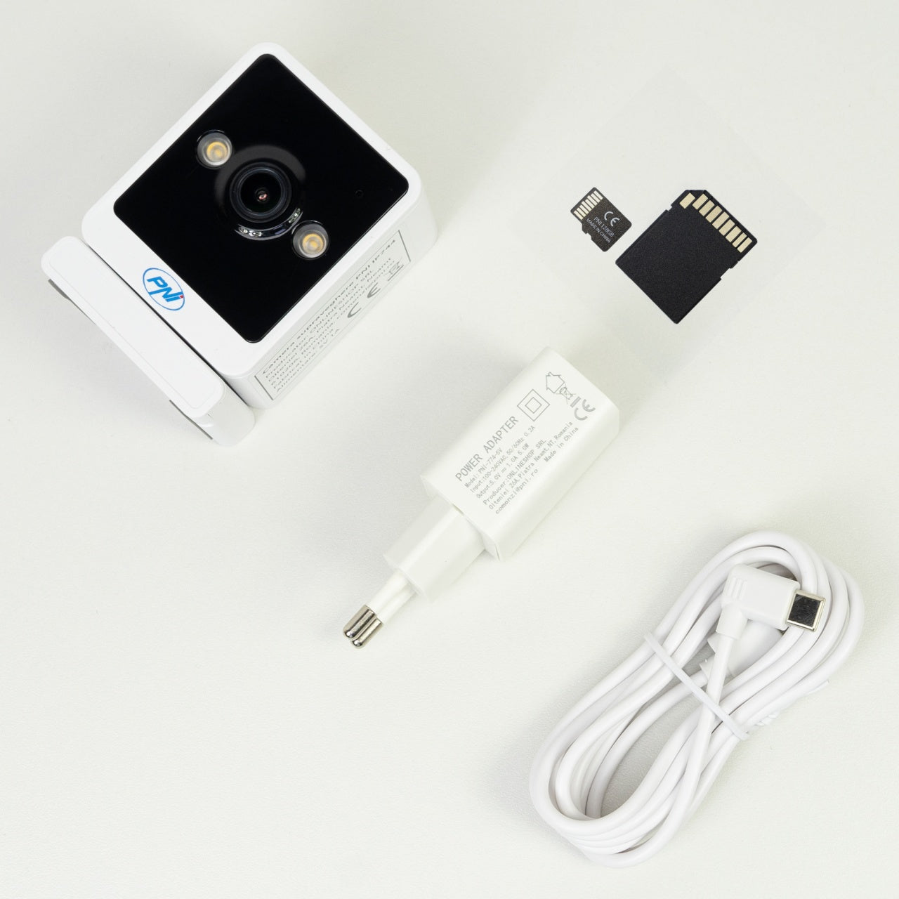 Pachet Camera supraveghere video PNI IP744 4MP cu IP, detectie miscare + Card de memorie MicroSD PNI 128GB cu adaptor SD