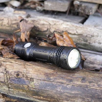 Pachet lanterna dubla PNI Adventure F200 din aluminiu cu LED, acumulator 4000mAh, 3 LED-uri cu deschidere mare si unul cu focus si alimentator PNI CHG300 cu port USB C, QC3.0, PD3.0, PPS si port USB-A