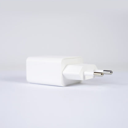 Pachet lanterna PNI Adventure F420 din aluminiu cu LED 10W, 1000lm, pana la 420m, cu 2 acumulatori inclusi, 8000 mAh tip 26650 si alimentator PNI CHG300 cu port USB C, QC3.0, PD3.0, PPS si port USB-A,